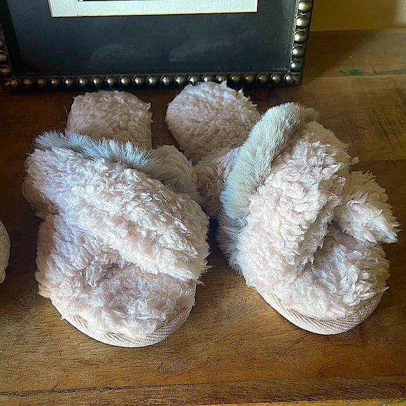 NEW faux fur Lemon slippers grey size M/L slides indoor outdoor slip on shoes - Picture 1 of 11